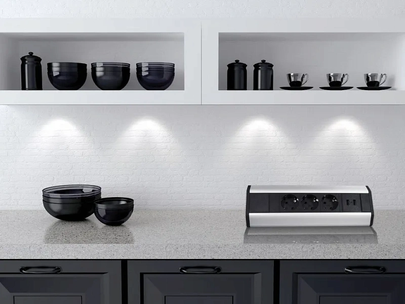 43041 Блок розеток угловой TRINGLE-U, 3EURO+2USB, серебристый   NEW